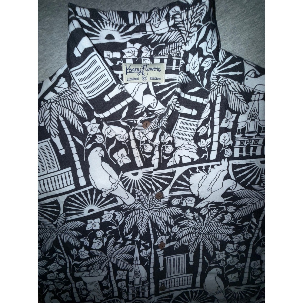 Kenny Flowers Mens Tropical Shirt Size XL Black White 100% Rayon Resort Vacation